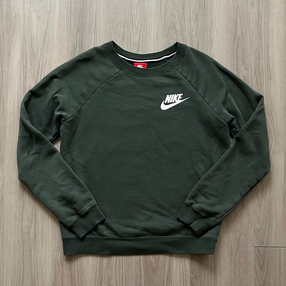 Nike Sportswear Essential Women’s Fleece Crew